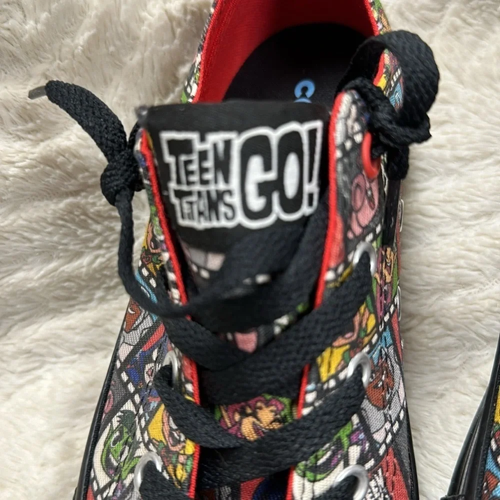 Converse Teen Titans Go kids sneakers size 3 low top shoes, EUC